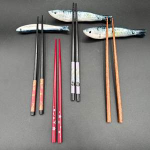 Lot #25 - chopsticks with ceramic rests