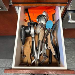 Lot #42 - Utensils