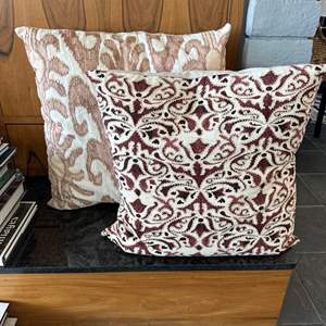 Lot #112 - Nice quality, pottery barn throw pillows