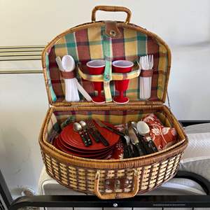 Lot #193 - Complete picnic basket