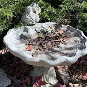 Lot #289 - Cement Bird Bath (Pedestal Broken)