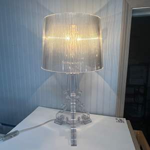 Lot #115 - Kartell acrylic lamp WOW!