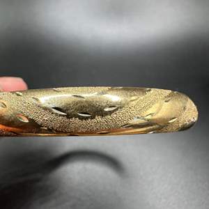 Lot #150 - 14k gold hinged bangle (11.3g)