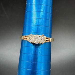 Lot #156 - 14k gold ring with cz stones (3.2g)