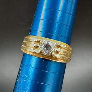 Lot #160 - 14k gold ring with synthetic stone (2.5g)