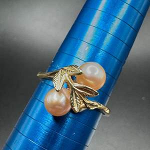 Lot #171 - 14k gold ring with two 5.9mm pearls