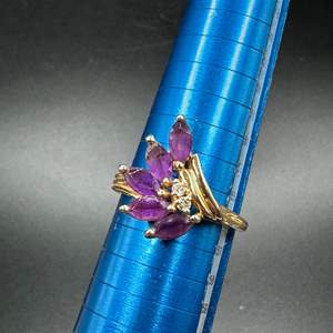 Lot #172 - 14k gold ring with amethyst and diamonds  (3.6g)