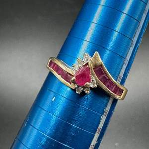 Lot #174 - 10k gold ring with Ruby‘s and diamonds (2.0g)