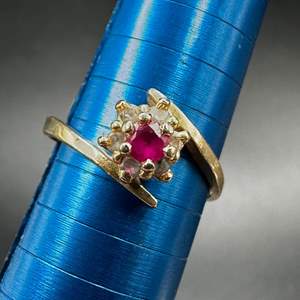 Lot #177 - 14k gold ring with Ruby (2.2g)