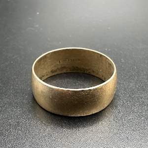 Lot #181 - 10k gold wide band (5.4g)