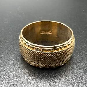 Lot #183 -  14k gold wide band (9.3g)