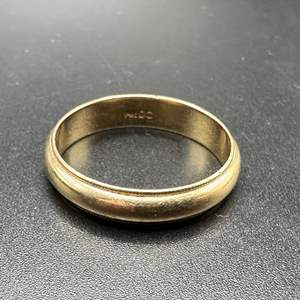 Lot #184 -  14k gold band (5.1g)