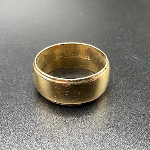 Lot #185 -  14k gold wide band (5.7g)