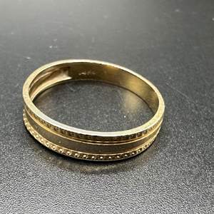 Lot #186 -  14k gold band (2.9g)