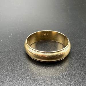 Lot #190 -  14k gold band (5.5g)