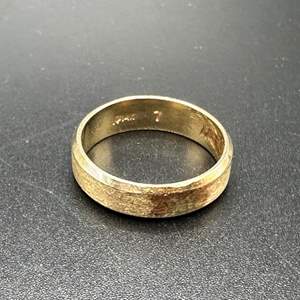 Lot #191 -  14k gold band (4.1g)