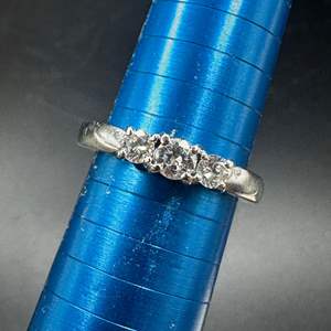 Lot #193 - 14k white gold ring with .5 carat of diamonds (4.3g)