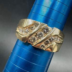 Lot #201 - 14k gold ring with 1.3c of diamonds (11.7g)