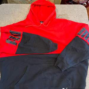 Lot #218 - Puma XXL hoodie, red & black