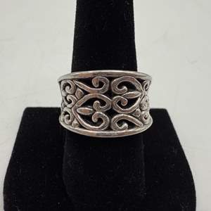 Lot #41  - Sterling silver ring size 9 (5gtw)