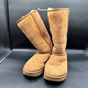 Lot #94  - Women’s Uggs size 7, like new!