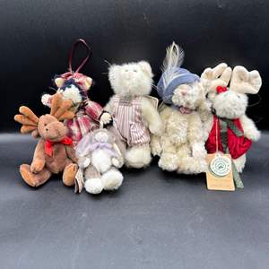 Lot #104  - Assorted boyds bears 