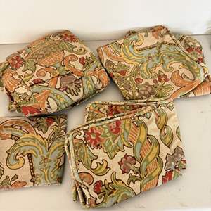 Lot #186  - Pottery Barn Simone Queen duvet 2 standard shams, 2 euro shams & 1 pillowcase 