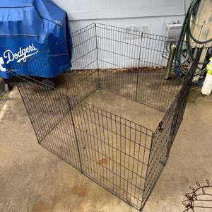 Lot #200  - 4ft x 4ft Animal crate 