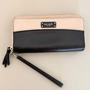 Lot #248  - Designer INSPIRED Kate Spade Zip up wallet 