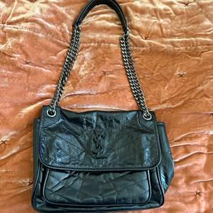 Lot #253  - Designer INSPIRED adjustable chain shoulder bag