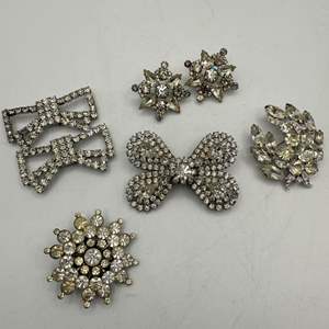 Lot #264  - Vintage crystal brooches, earrings & sweater clips 