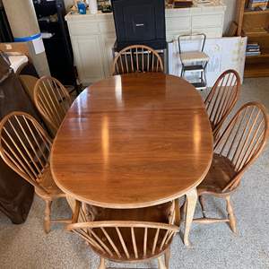 Lot #25 - Thomasville dining room table and chairs