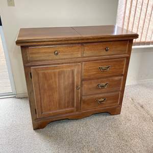 Lot #29 - Thomasville expandable sideboard with wheels