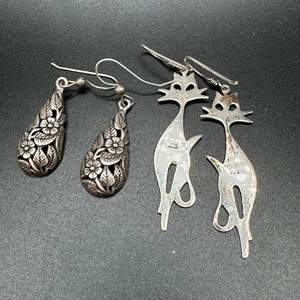 Lot #107 - Sterling silver earrings (10g)