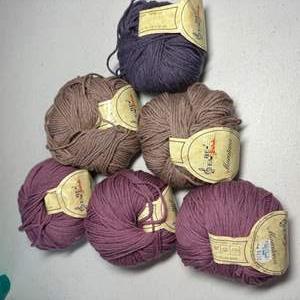 Lot #124 - Purple shades, 100% Mereno Wool Skeins, Made in Italy