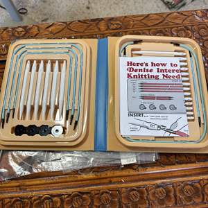 Lot #182 - Knitting needles / cables