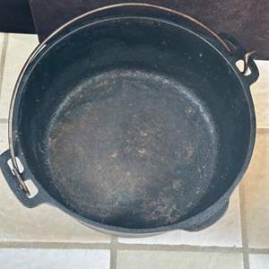 Lot #223 - Wagner‘s 1891 cast-iron Dutch oven