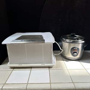 Lot #227 - rice cooker and dough proofer