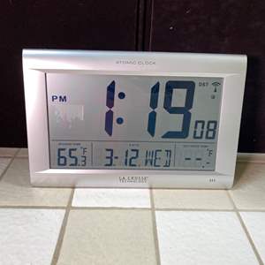 Lot #256 - Oversized digital clock