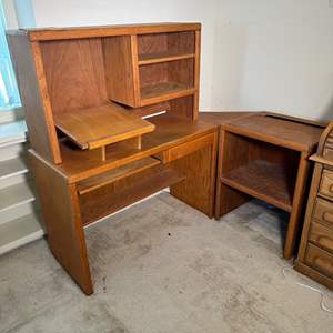 Lot #287 - Oak desk with small corner and return piece