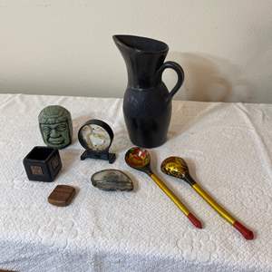 Lot #299 - International travel items