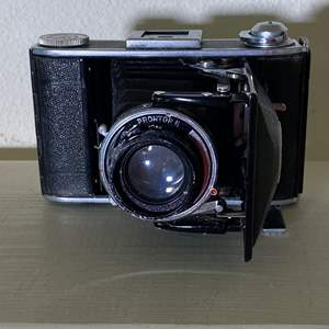 Lot #319 - Vintage Voightlander camera WOW!