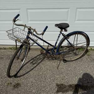 Lot #22  - Vintage all original ladies Schwinn cruiser bike with basket and plates 