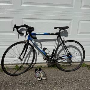 Lot #23  - 2001 Pinarello Opera performance Road Bike, has all Campagnolo components with cycling shoes 