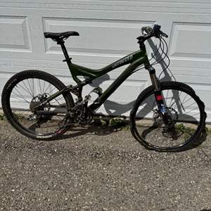 Lot #37  - Specialized Stumpjumper FSR performance Mountain Bike