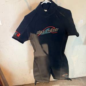 Lot #86  - Heat Wave extreme flex zone spring short sleeve wet suit size M 