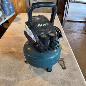 Lot #90  - 2G Pancake Air Compressor (works)