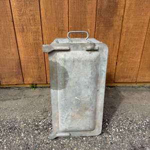 Lot #93  - Galvanized military metal box. Super cool, great for 4x4 accessories