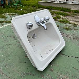 Lot #140  - Porcelain sink, ready to install 