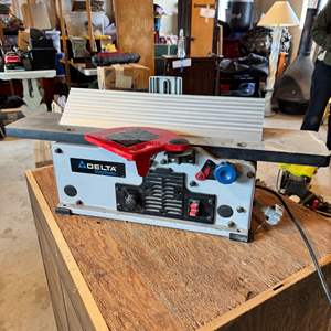 Lot #145  - Delta ShopMaster 6 in Variable Speed Bench Jointer (works)